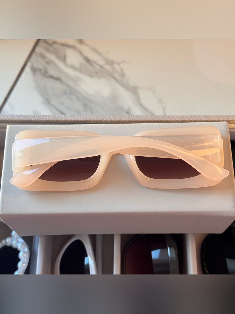 Retro Style Rectangular Sunglasses - Picture 2 of 2
